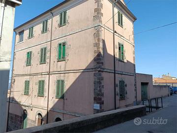Palazzo storico con giardino e terrazzo panoramico