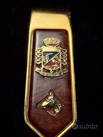 Fermasoldi decorato con stemma araldico