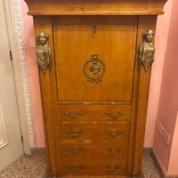 SECRETAIRE