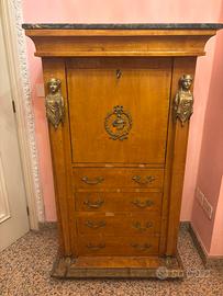 SECRETAIRE