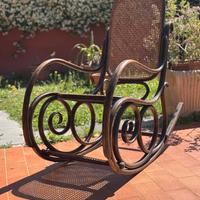 Dondolo tipo Thonet