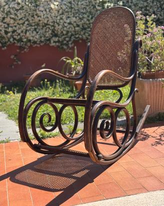 Dondolo tipo Thonet