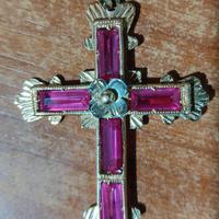 Croce in oro e rubini
