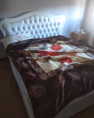 letto matrimoniale con contenitore sotto 