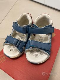 Sandali chicco