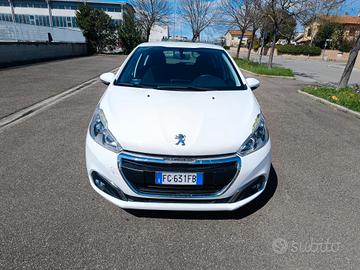 Peugeot 208 1.2 benz 5 porte del 2017 NEOPATENTATI