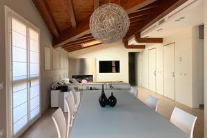 Attico di 150 mq arredato con box doppio e cantina