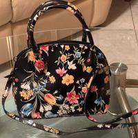 Borsa a mano e tracolla piccola a fiori