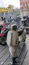 Piaggio Vespa 50 Primavera bianca