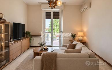 Trilocale con due balcone, box e cantina. Libero s