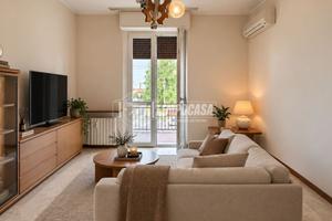 Trilocale con due balcone, box e cantina. Libero s