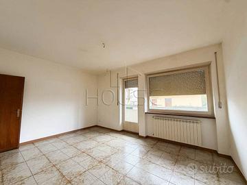 Appartamento di 96 m² con 5 locali e posto auto a 