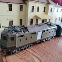 Locomotiva 424 più due vagoni