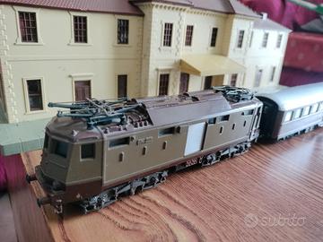 Locomotiva 424 più due vagoni