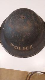 Oggetti militari vari tra cui elmetto MP inglese