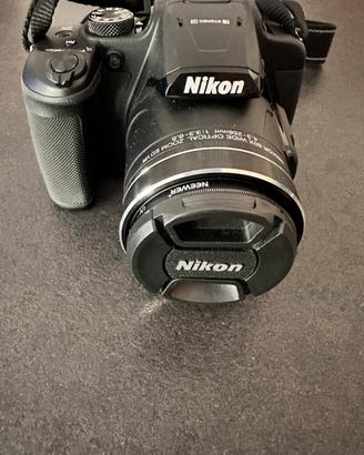 Nikon B700