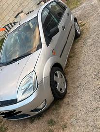 vari accessori Ford Fiesta Tit grigia 1.4 td