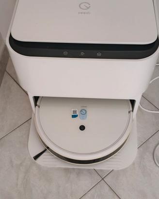 robot aspira e lavapavimenti yeedi mop station
