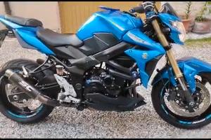 Suzuki GSR 750