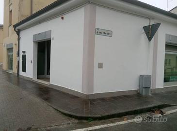 Immobile di 214 m² a Bastiglia