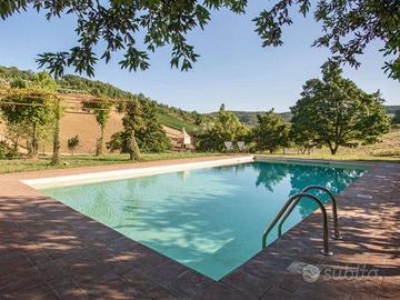 Rustico / Casale di 480 m² con 5 locali e box auto