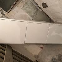 Mobile bianco sospeso