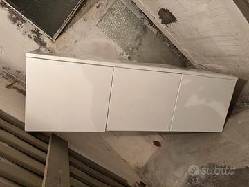 Mobile bianco sospeso