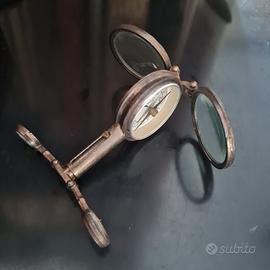 Antico  binocolo pieghevole  francese  ,con busso