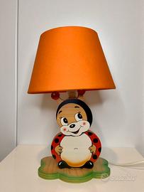 Lampada da tavolo in legno per bambini