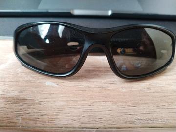 Occhiali da sole in plastica neri