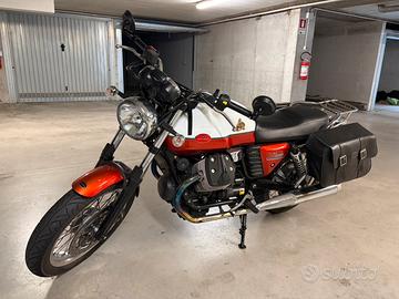 MOTO GUZZI V7