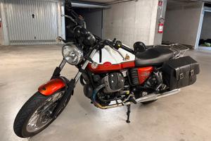 MOTO GUZZI V7