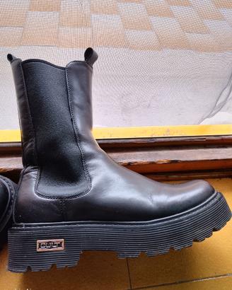 Anfibi Cult donna