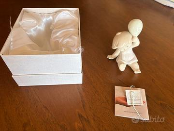 Statuina in porcellana: bimbo con palloncino