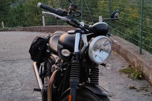 Moto Triumph street twin 