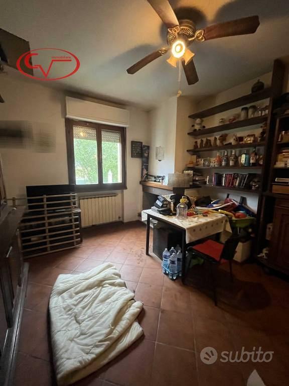 Appartamento di 130 m² con 5 locali e box auto a L - Vista 3