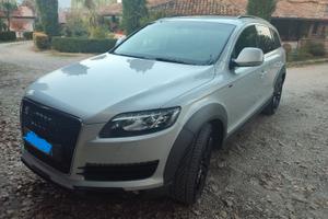 AUDI Q7 4.2 V8 tdi quattro tiptronic 7 posti