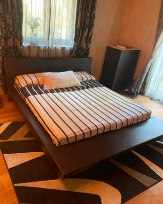 Letto di Poltrona Frau king size in pelle marrone
