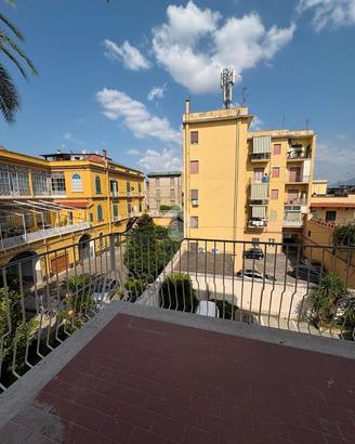 2 LOCALI A AFRAGOLA