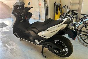 YAMAHA T MAX 530