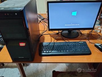 Bundle PC + monitor + tastiera + mouse.