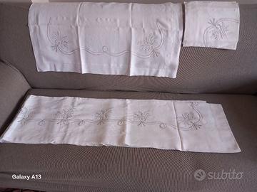 lenzuolo con 2 federe ricamati  a mano 