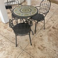 Tavoli e sedie in ferro