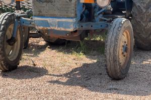 Trattore Ford super dexta 3000 targato con arco e 