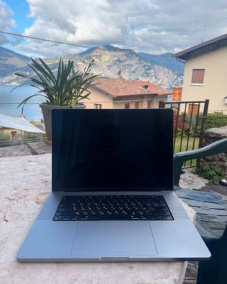 MacBook Pro 16” 2021 M1 Pro – 16GB RAM – 512GB SSD
