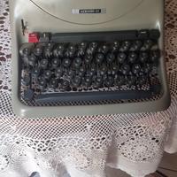 macchina da scrivere olivetti modello lexikon 80  