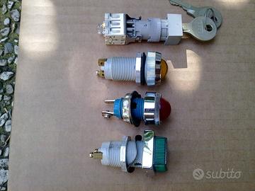 Interruttori e visualizzatori diversi radioamatori