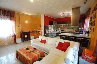 QUATTRO LOCALI IN BIFAMILIARE CON TAVERNA E GIARDI