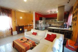 QUATTRO LOCALI IN BIFAMILIARE CON TAVERNA E GIARDI