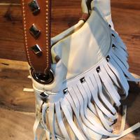 Borsetta in pelle color crema con frange